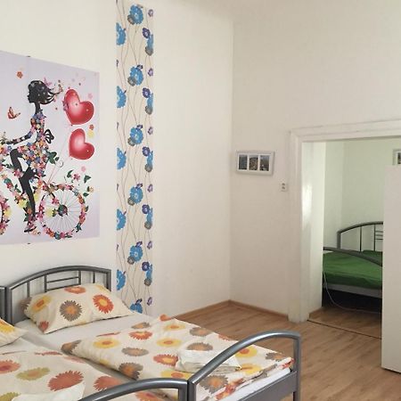Pension Tara Prag Exteriör bild