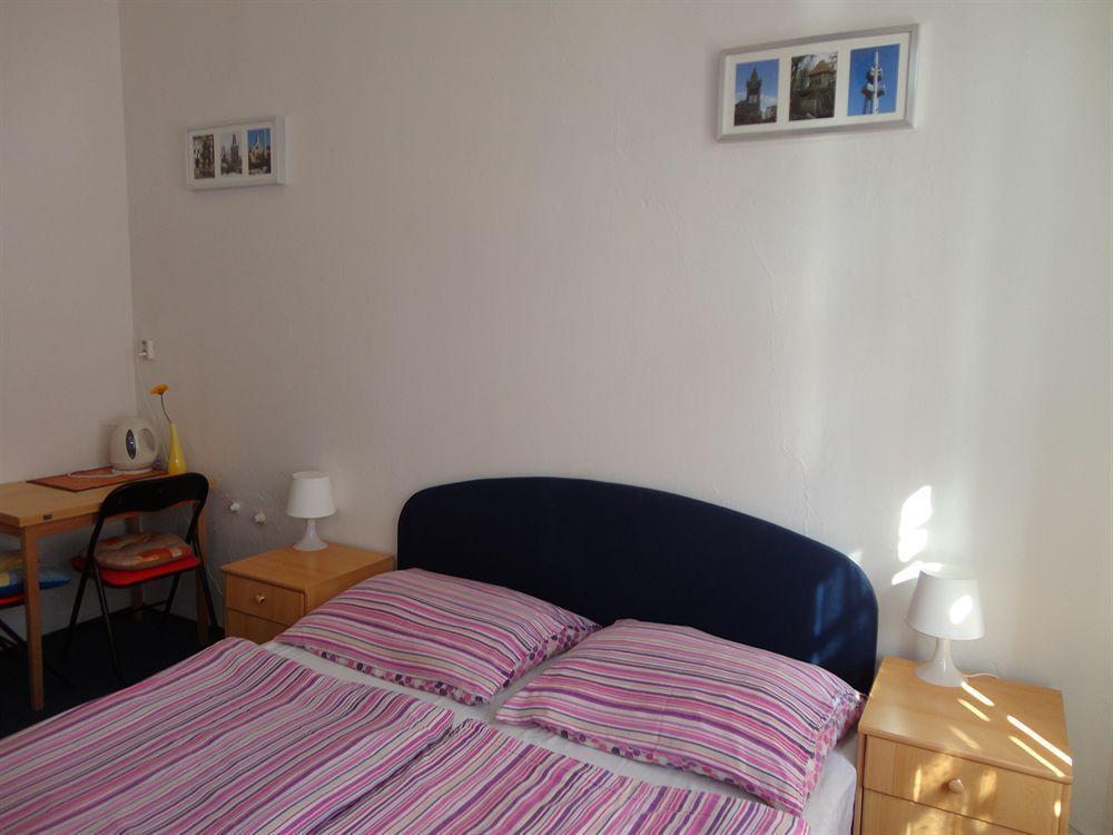 Pension Tara Prag Exteriör bild