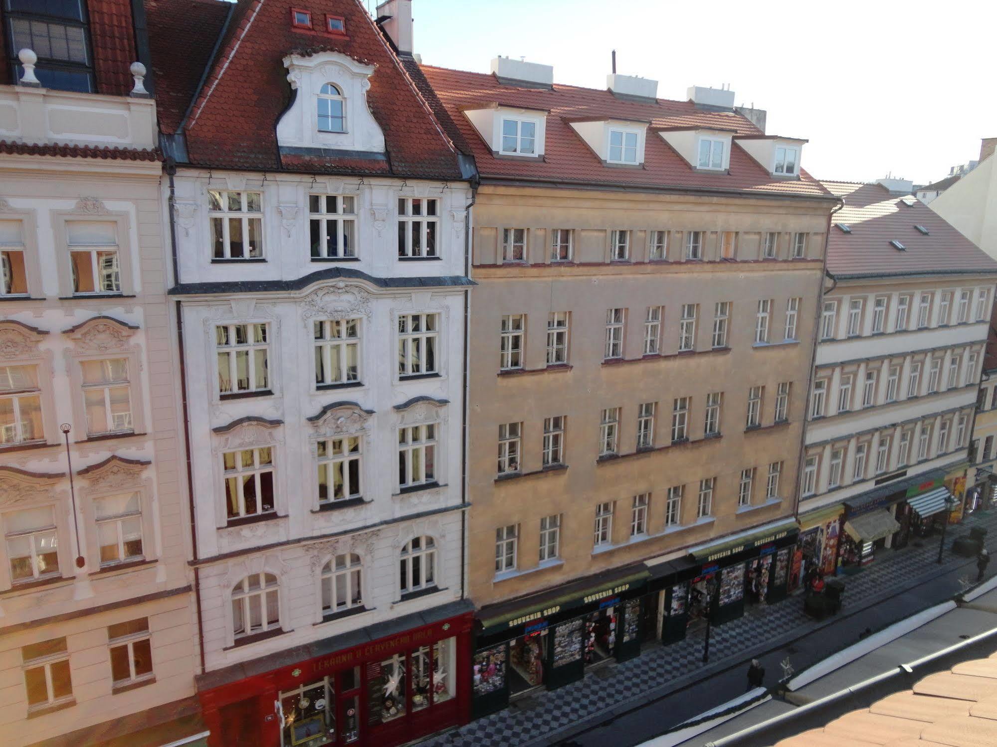 Pension Tara Prag Exteriör bild