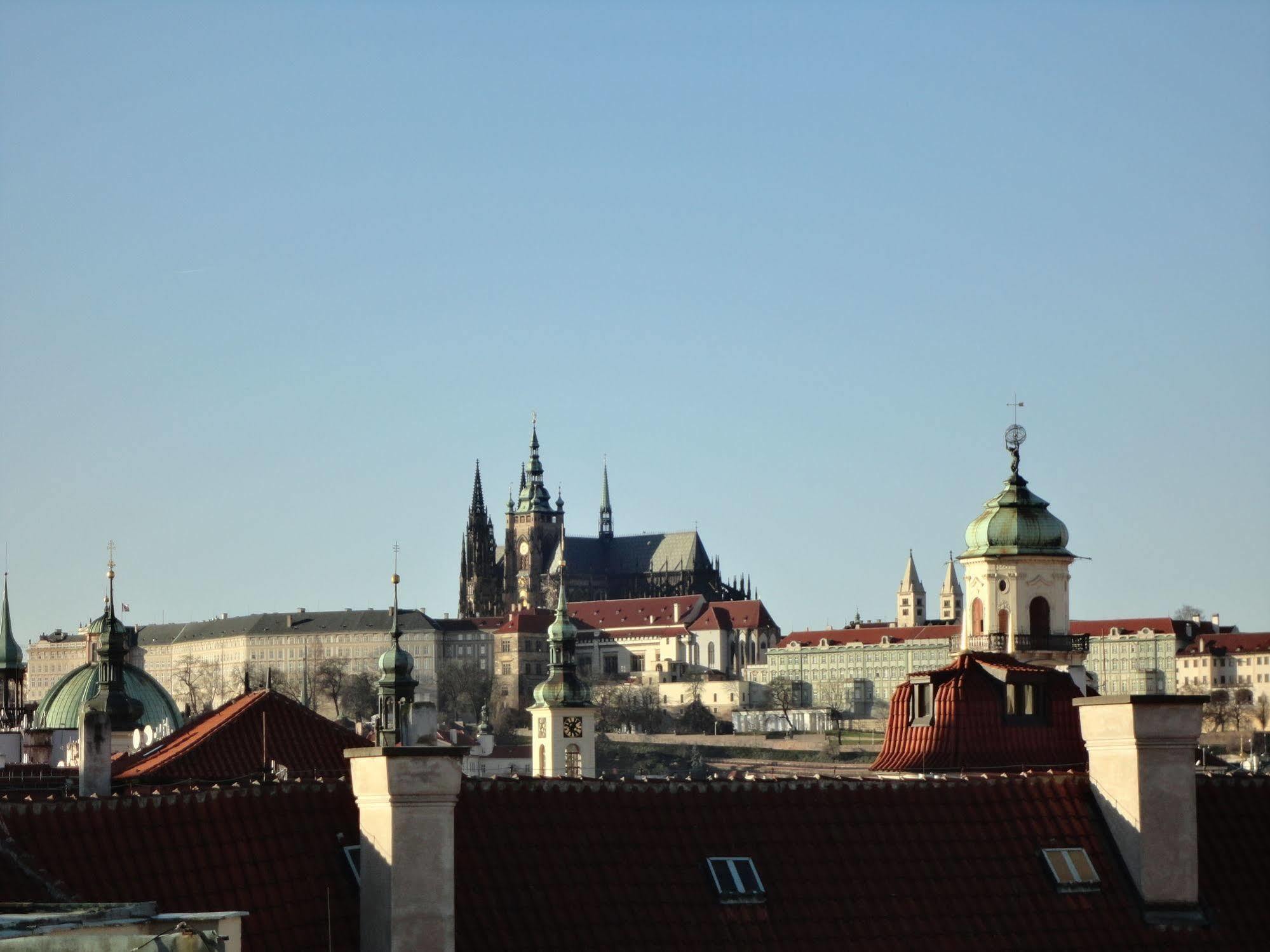Pension Tara Prag Exteriör bild