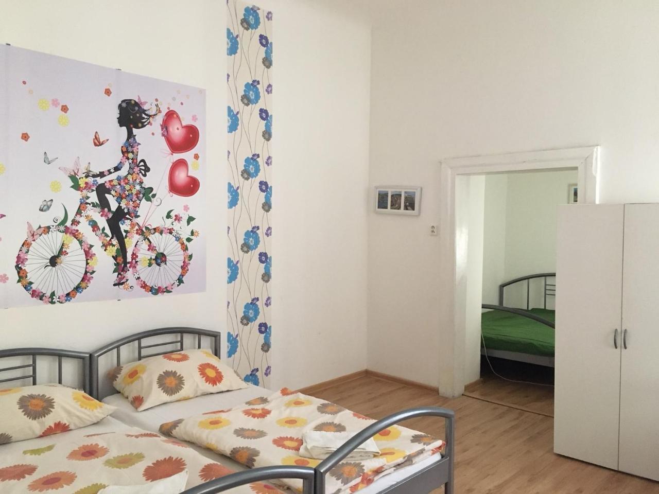 Pension Tara Prag Exteriör bild