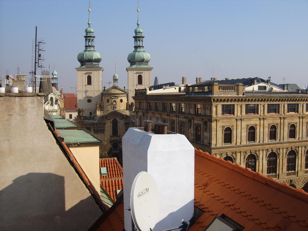 Pension Tara Prag Exteriör bild