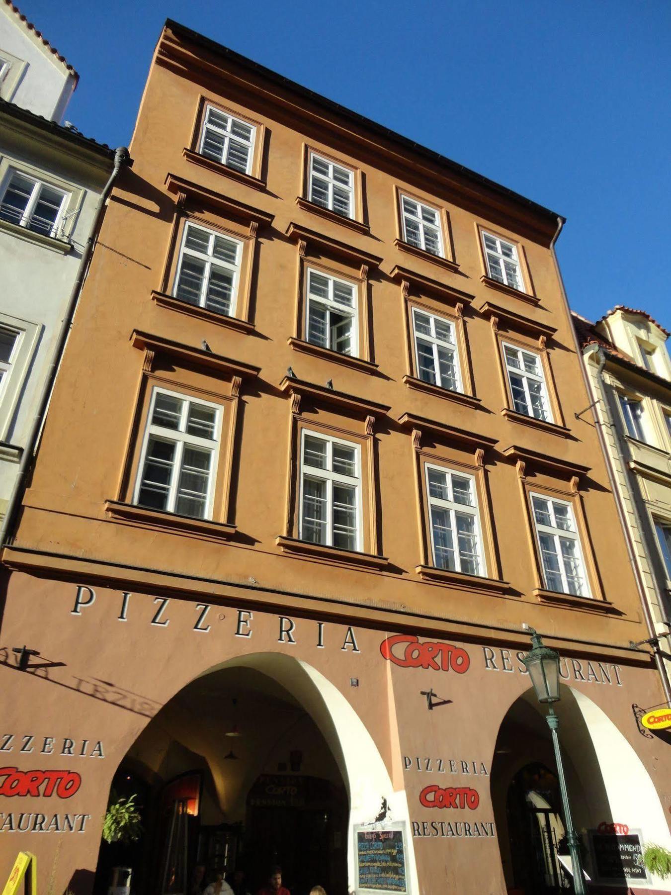 Pension Tara Prag Exteriör bild